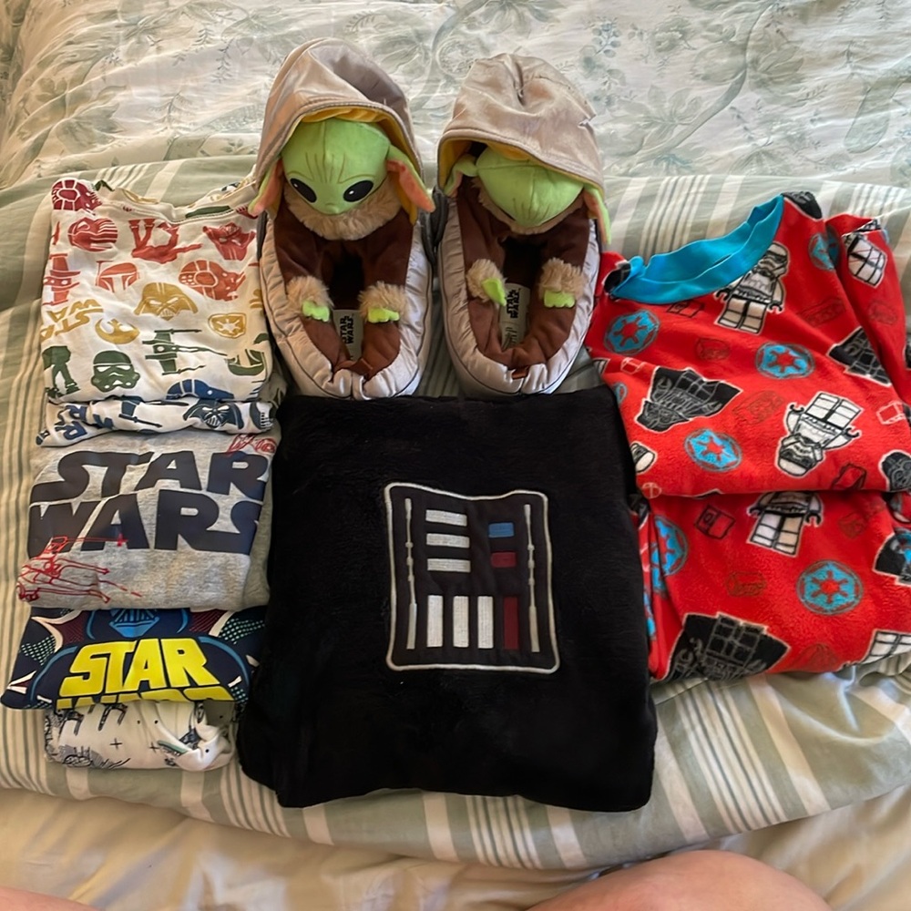 Lot of boys size 6 Star Wars Jammie's